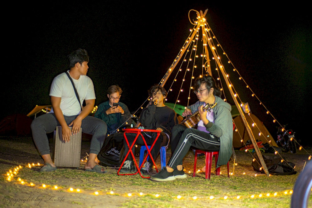 Nhóm bạn trẻ “mở concert”